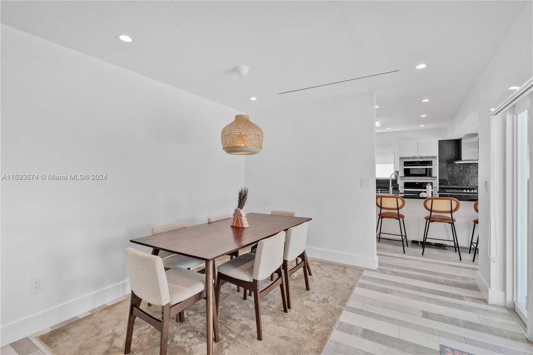 Active With Contract: $925,000 (3 beds, 2 baths, 1516 Square Feet)