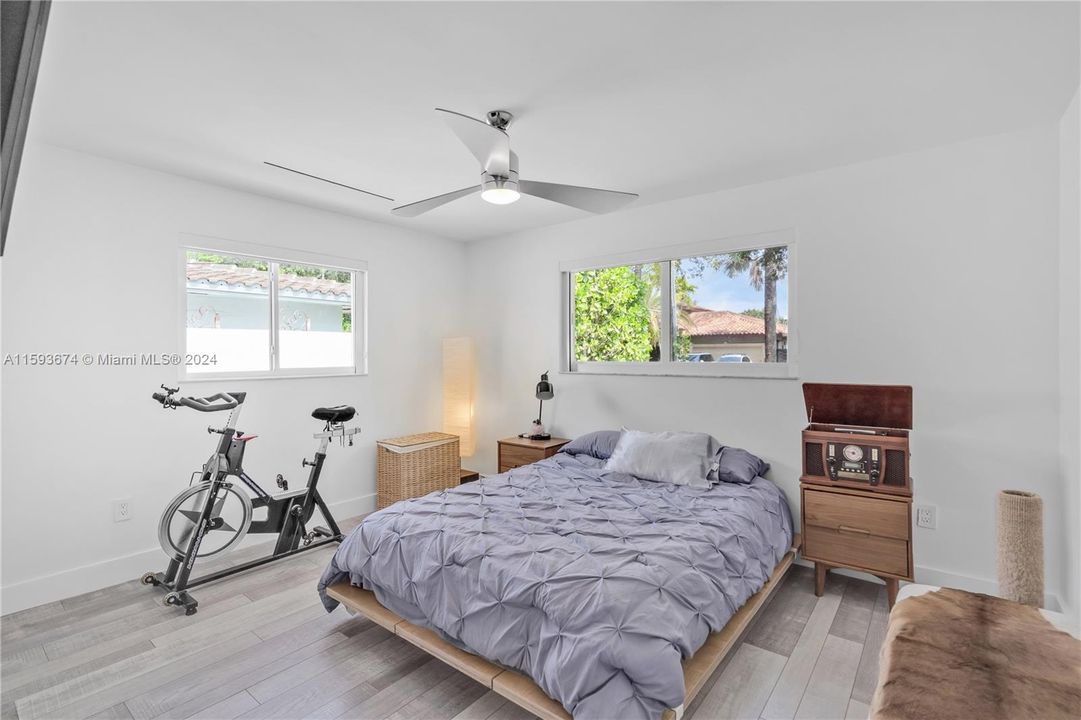 Recently Sold: $925,000 (3 beds, 2 baths, 1516 Square Feet)