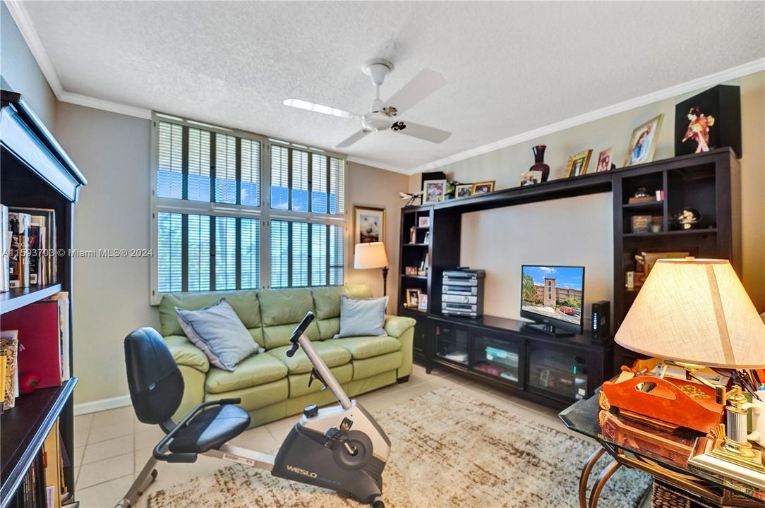 Active With Contract: $199,000 (2 beds, 2 baths, 1100 Square Feet)