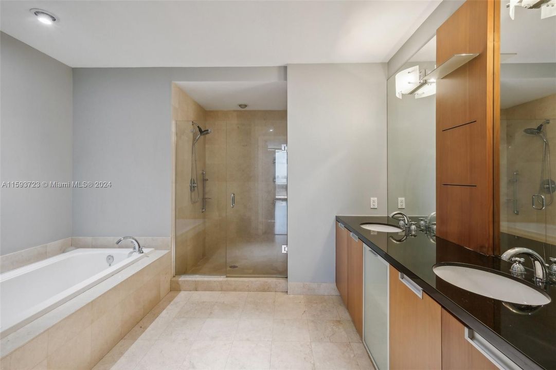 Recently Sold: $719,000 (2 beds, 2 baths, 1735 Square Feet)