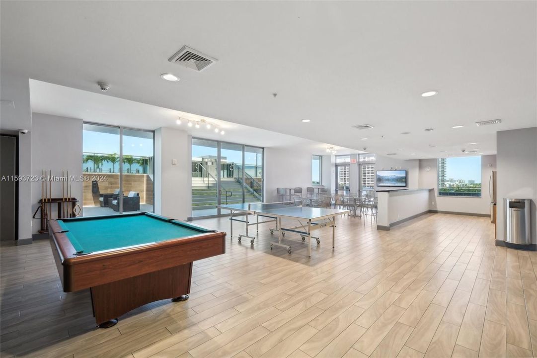 Recently Sold: $719,000 (2 beds, 2 baths, 1735 Square Feet)