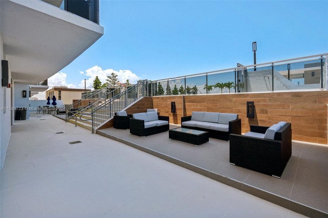 Recently Sold: $719,000 (2 beds, 2 baths, 1735 Square Feet)