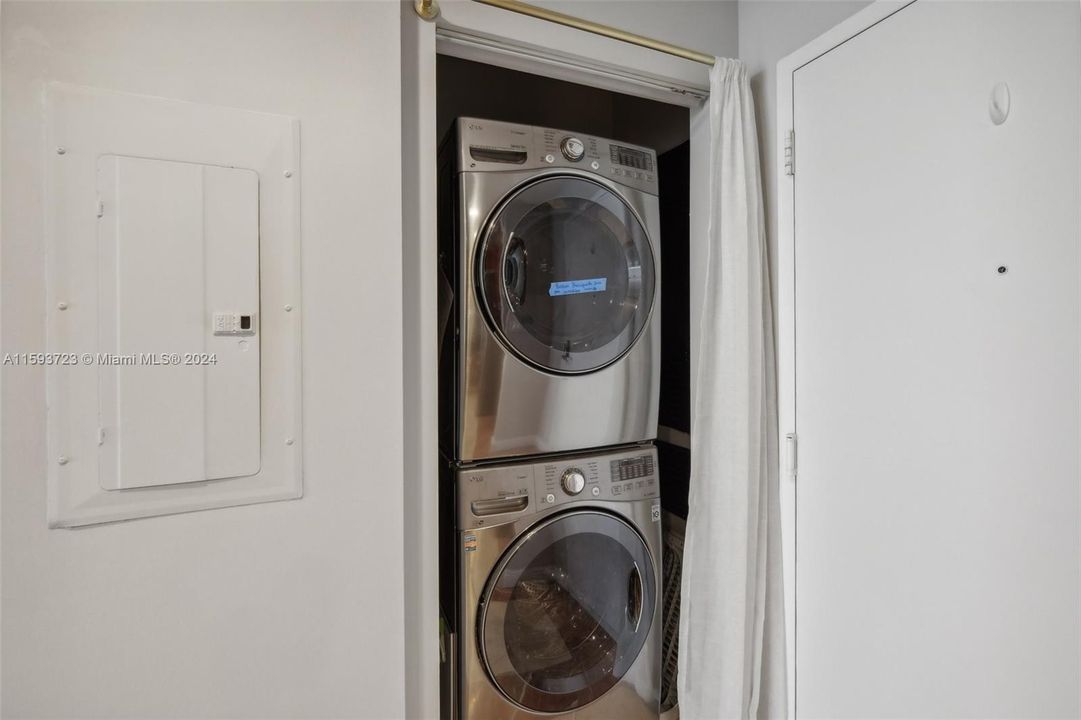 Recently Sold: $719,000 (2 beds, 2 baths, 1735 Square Feet)