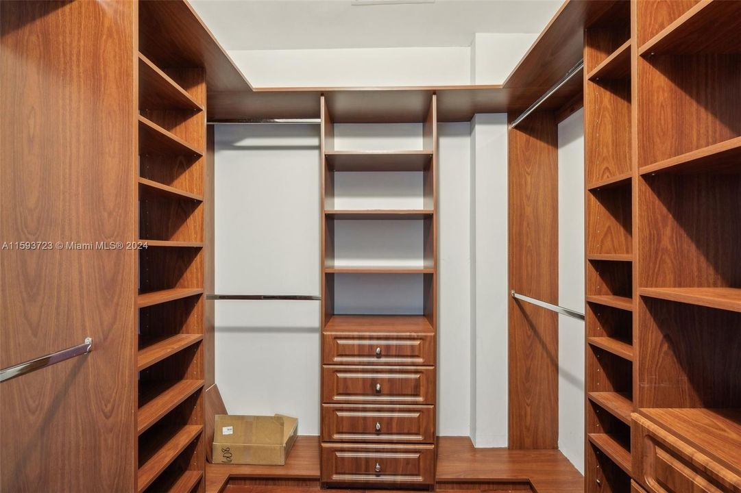 Recently Sold: $719,000 (2 beds, 2 baths, 1735 Square Feet)