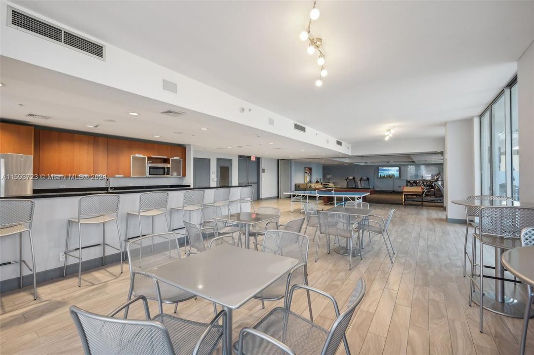 Recently Sold: $719,000 (2 beds, 2 baths, 1735 Square Feet)