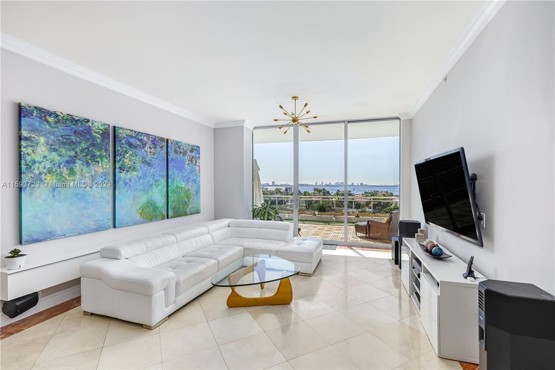 Recently Sold: $719,000 (2 beds, 2 baths, 1735 Square Feet)