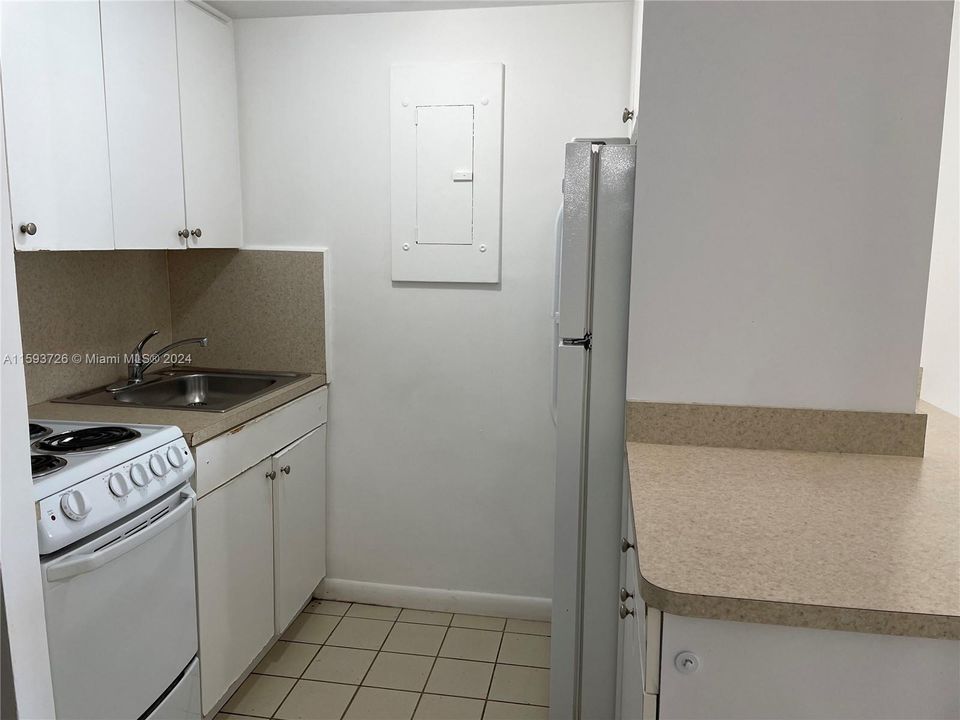 Active With Contract: $1,450 (1 beds, 1 baths, 54006 Square Feet)