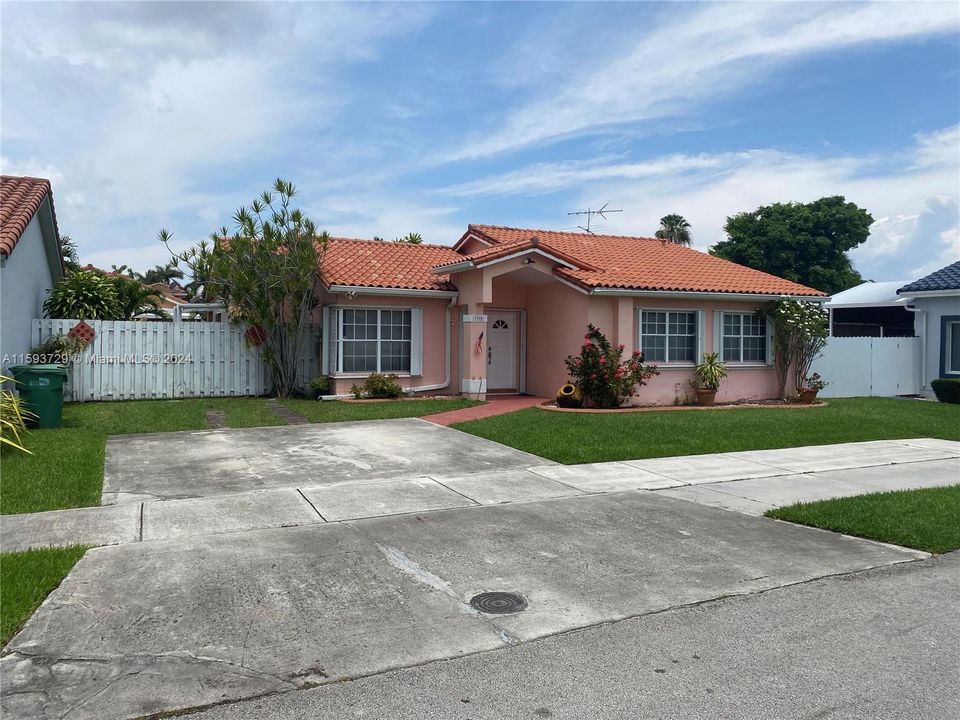 Active With Contract: $550,000 (3 beds, 2 baths, 1550 Square Feet)