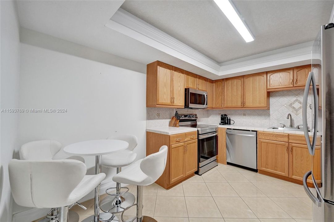 Active With Contract: $365,500 (2 beds, 2 baths, 1235 Square Feet)