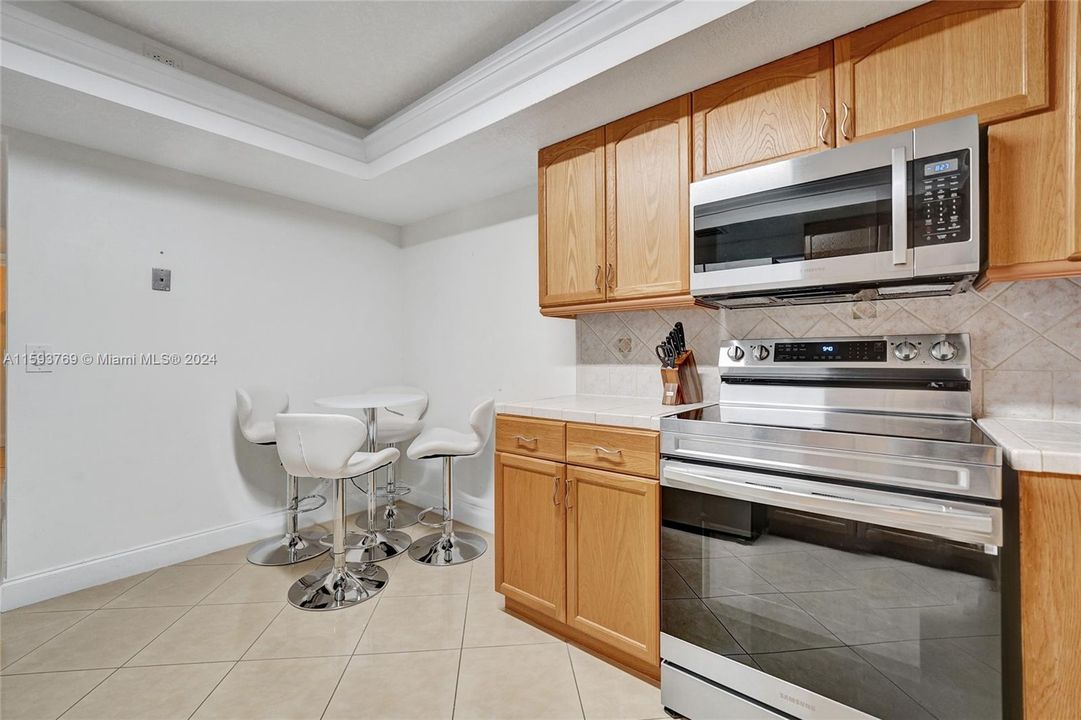 Active With Contract: $365,500 (2 beds, 2 baths, 1235 Square Feet)