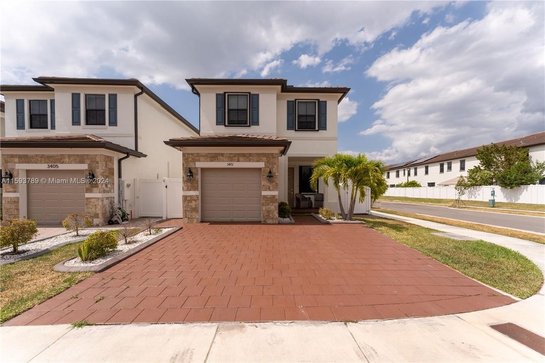 Active With Contract: $4,250 (4 beds, 2 baths, 1990 Square Feet)