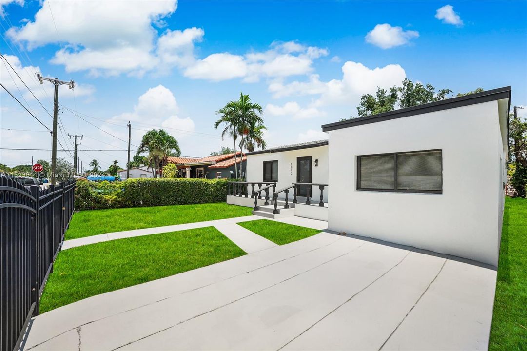 Active With Contract: $590,000 (4 beds, 2 baths, 1358 Square Feet)