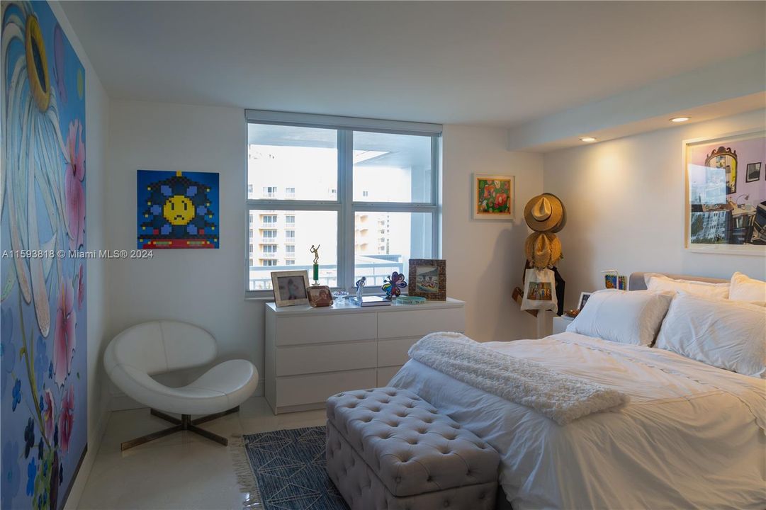 For Sale: $2,195,000 (2 beds, 2 baths, 1496 Square Feet)