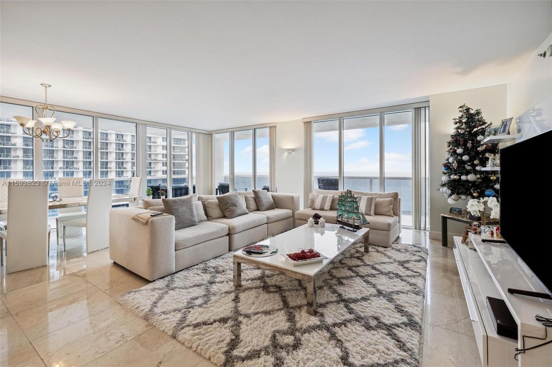 Active With Contract: $1,799,000 (3 beds, 3 baths, 2078 Square Feet)