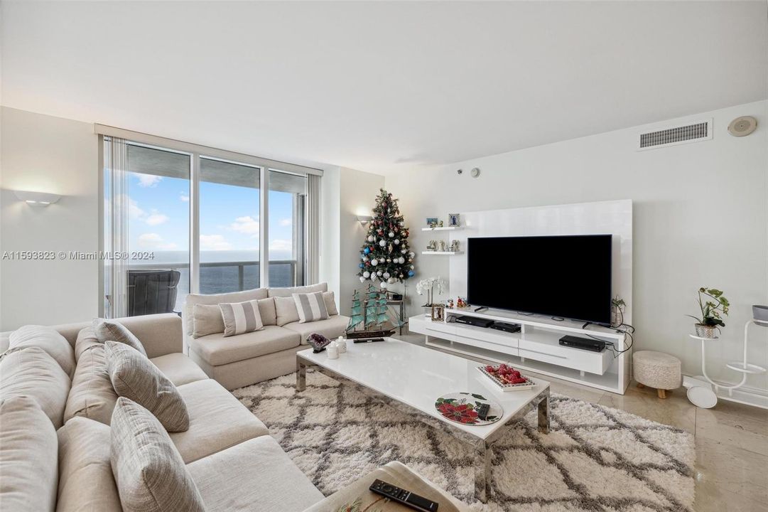 Active With Contract: $1,799,000 (3 beds, 3 baths, 2078 Square Feet)