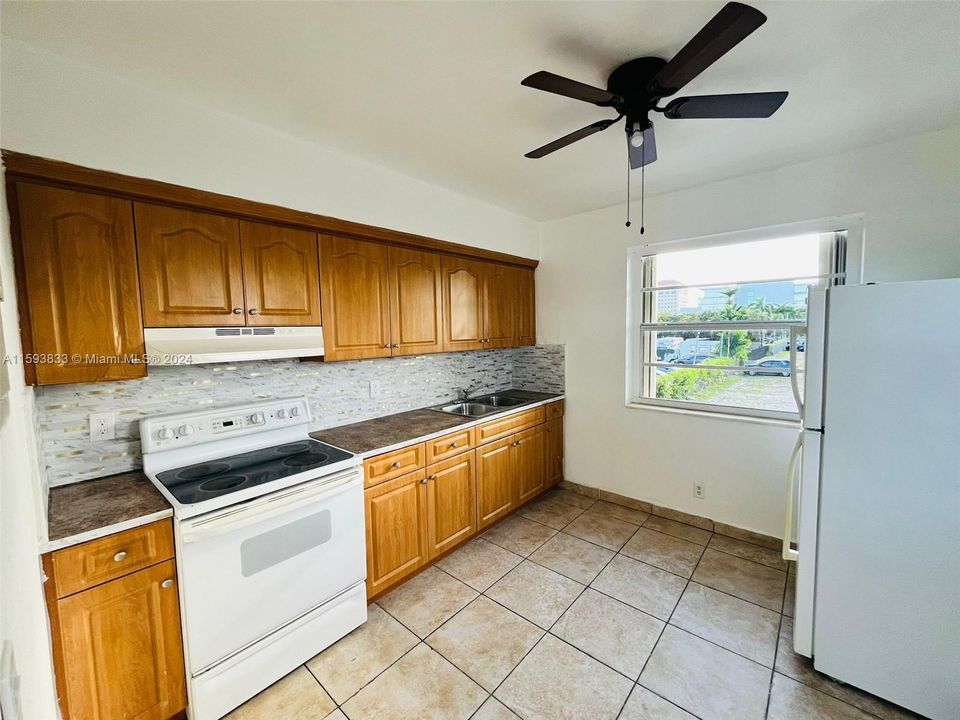 Recently Rented: $2,800 (2 beds, 1 baths, 1000 Square Feet)