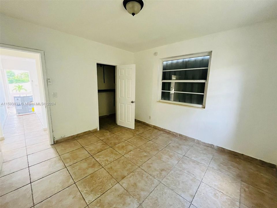 Recently Rented: $2,800 (2 beds, 1 baths, 1000 Square Feet)