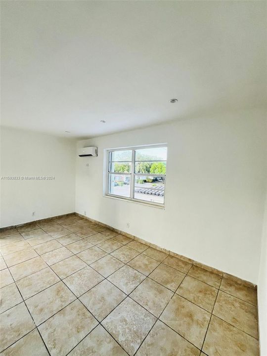 Recently Rented: $2,800 (2 beds, 1 baths, 1000 Square Feet)