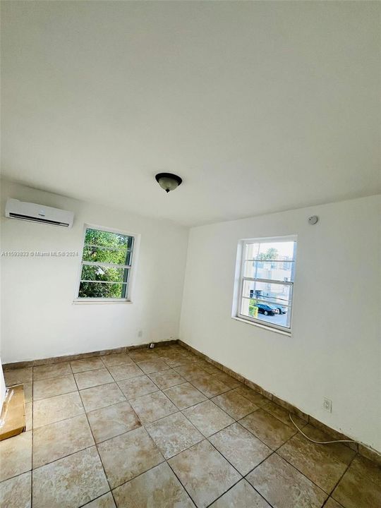 Recently Rented: $2,800 (2 beds, 1 baths, 1000 Square Feet)