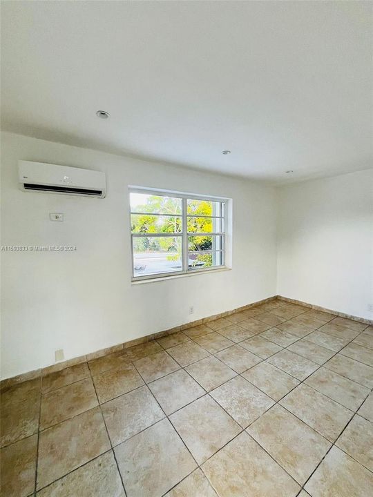 Recently Rented: $2,800 (2 beds, 1 baths, 1000 Square Feet)