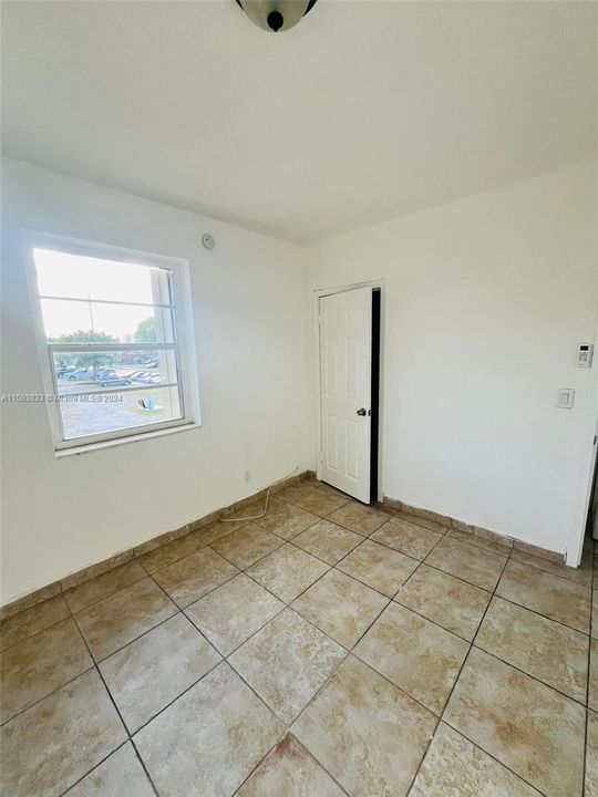 Recently Rented: $2,800 (2 beds, 1 baths, 1000 Square Feet)