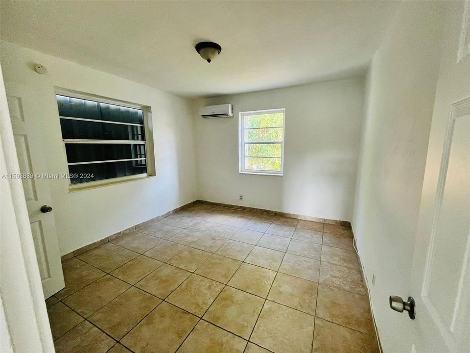 Recently Rented: $2,800 (2 beds, 1 baths, 1000 Square Feet)