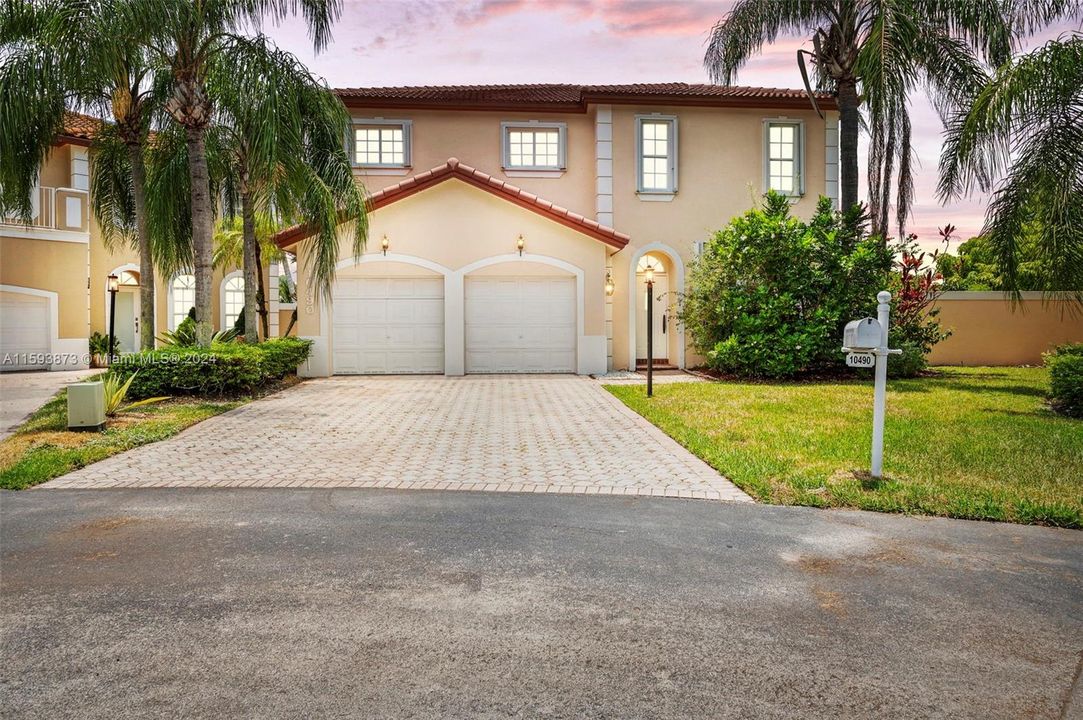 Recently Sold: $1,300,000 (4 beds, 2 baths, 2931 Square Feet)