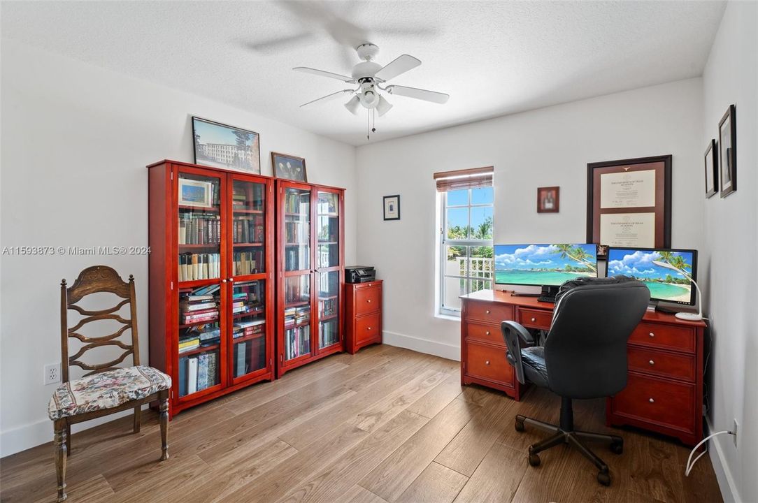 Recently Sold: $1,300,000 (4 beds, 2 baths, 2931 Square Feet)