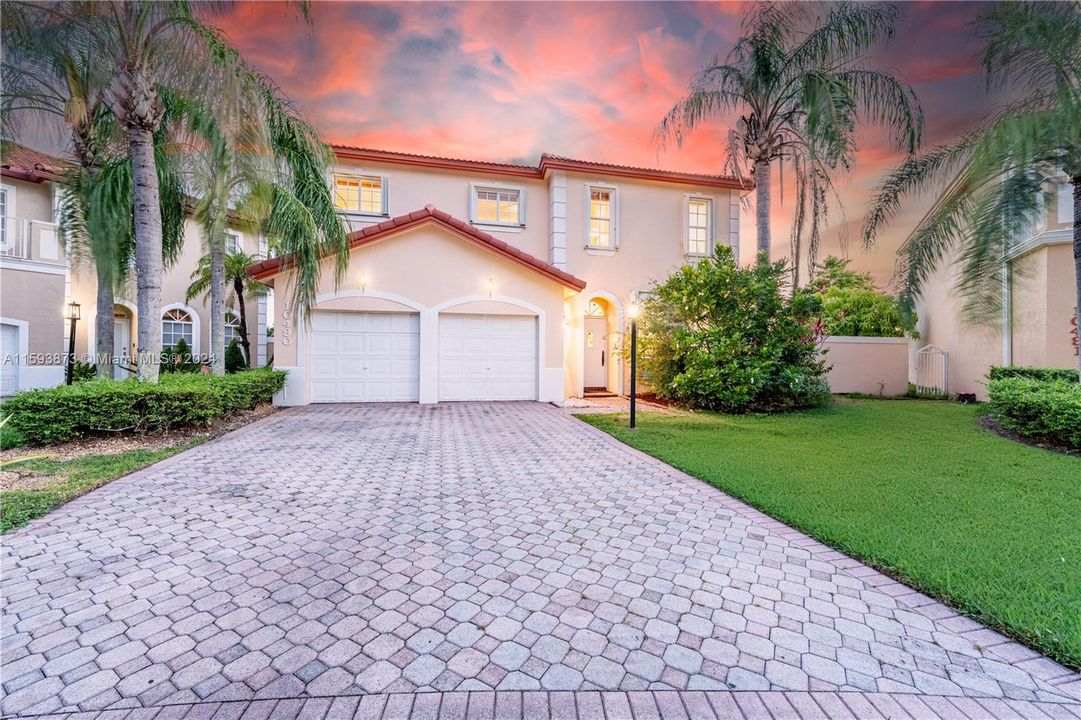 Recently Sold: $1,300,000 (4 beds, 2 baths, 2931 Square Feet)