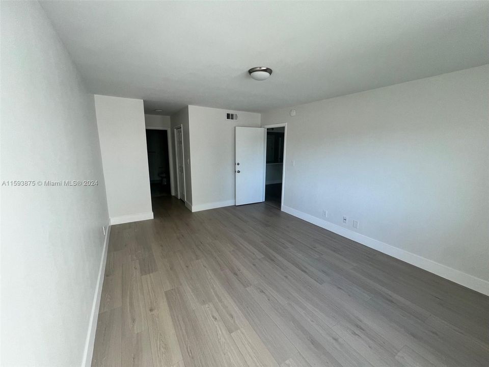 For Sale: $349,000 (2 beds, 2 baths, 1106 Square Feet)