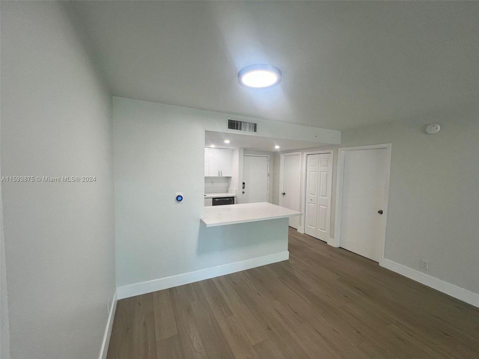 For Sale: $349,000 (2 beds, 2 baths, 1106 Square Feet)