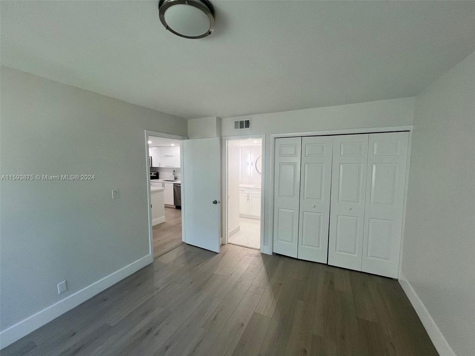 For Sale: $349,000 (2 beds, 2 baths, 1106 Square Feet)