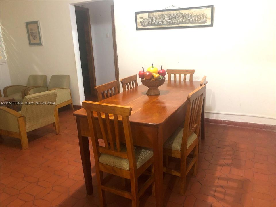 En Renta: $950 (3 camas, 1 baños, 1800 Pies cuadrados)