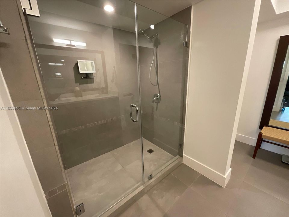 合同活跃: $5,500 (2 贝兹, 2 浴室, 1435 平方英尺)