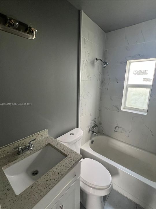 Active With Contract: $1,400 (1 beds, 1 baths, 500 Square Feet)