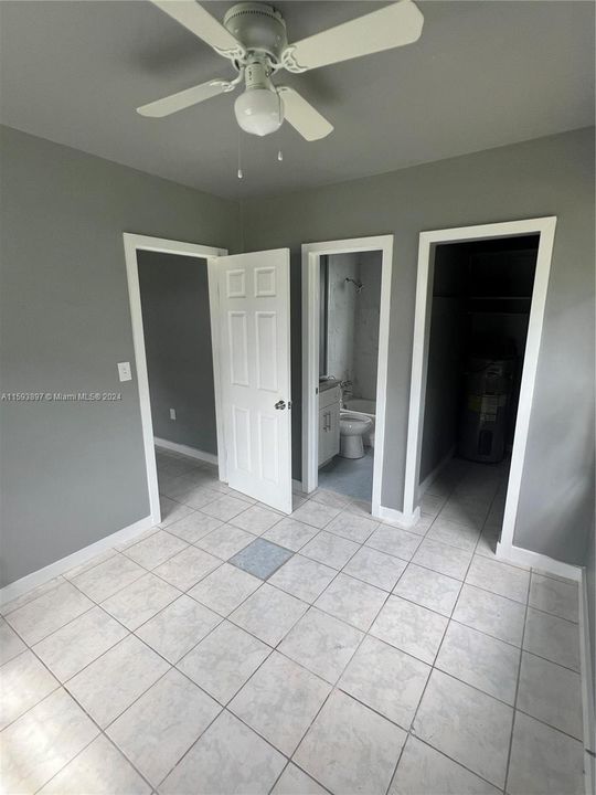 Active With Contract: $1,400 (1 beds, 1 baths, 500 Square Feet)