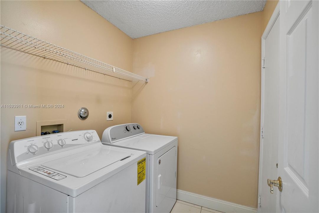 Active With Contract: $3,000 (3 beds, 2 baths, 1802 Square Feet)