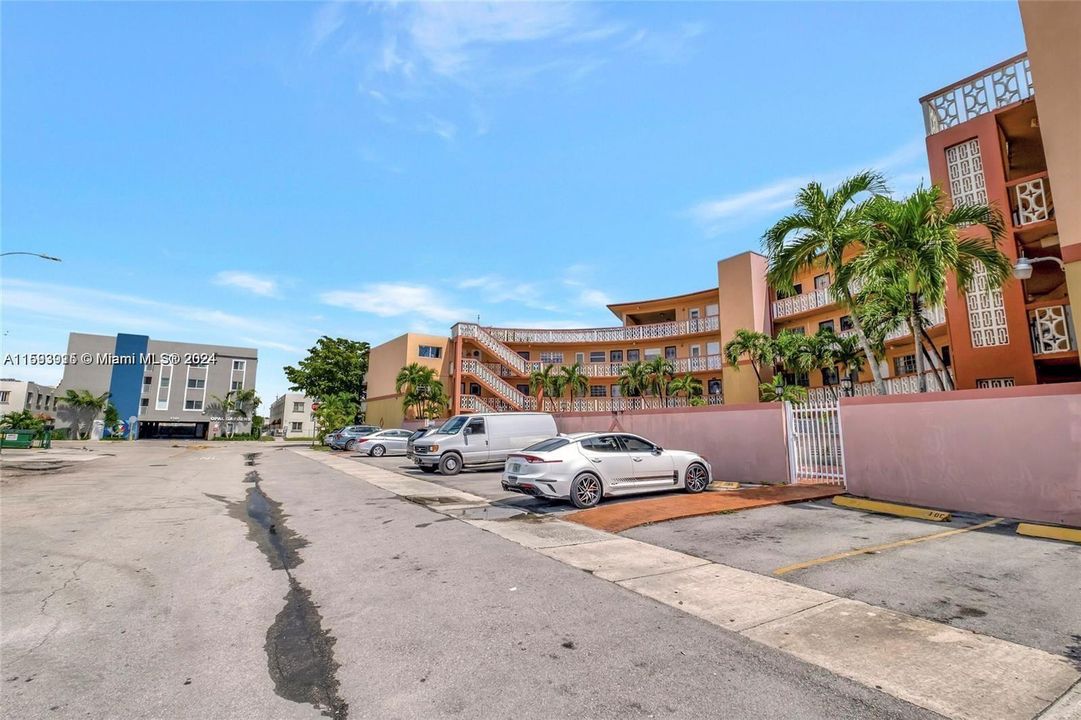 Recently Sold: $255,000 (2 beds, 2 baths, 797 Square Feet)