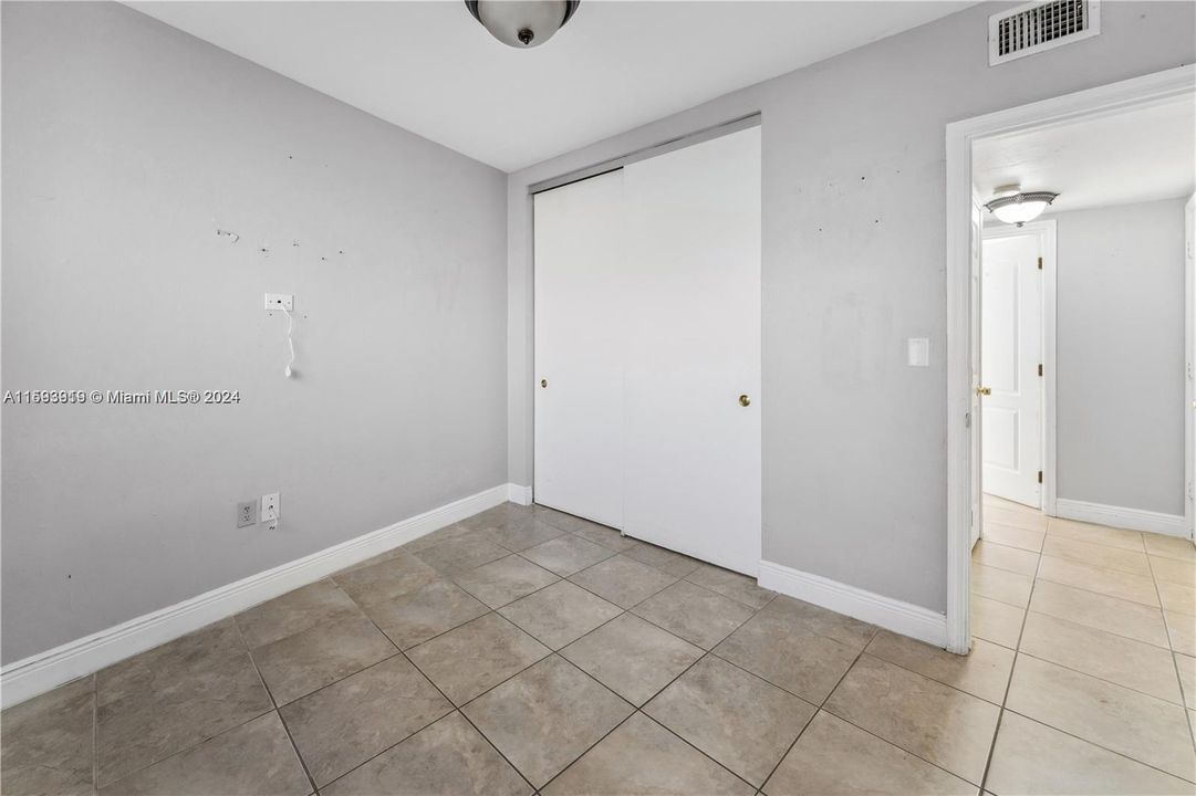 For Sale: $260,000 (2 beds, 2 baths, 797 Square Feet)