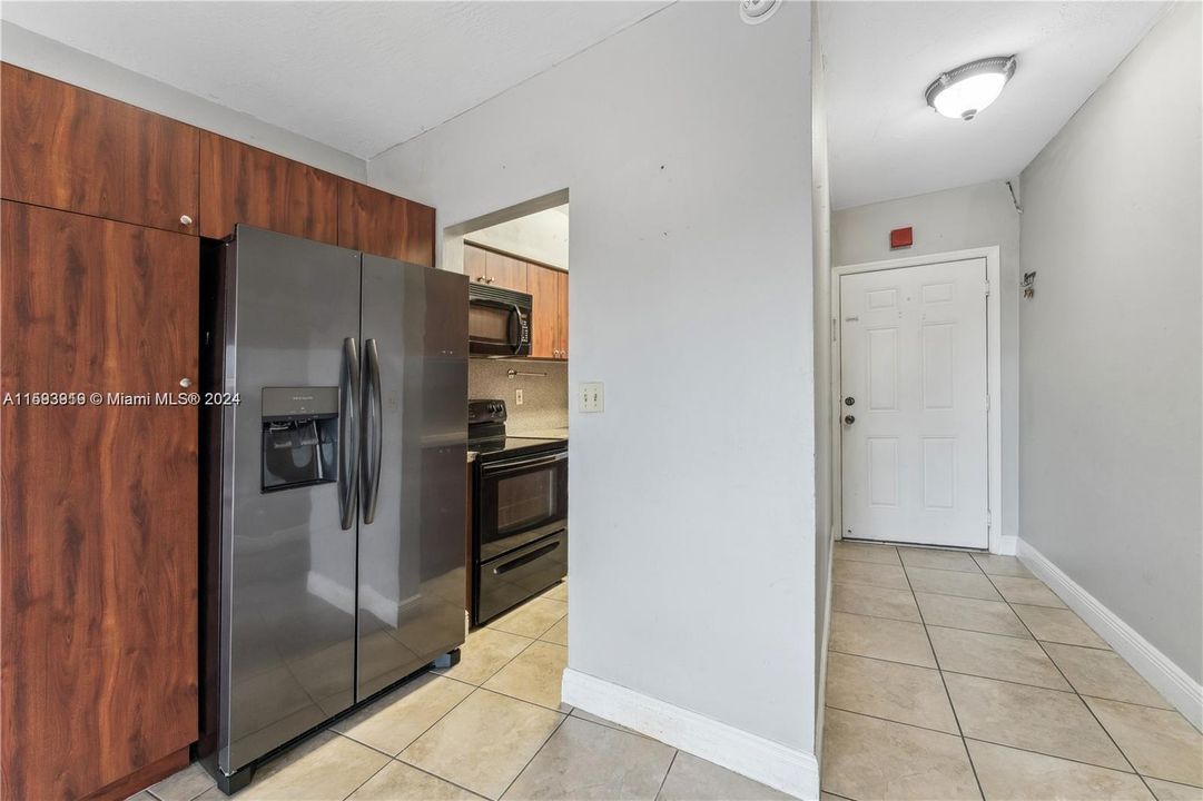 For Sale: $260,000 (2 beds, 2 baths, 797 Square Feet)