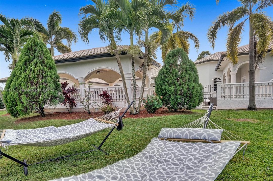 For Sale: $2,895,000 (9 beds, 7 baths, 5613 Square Feet)