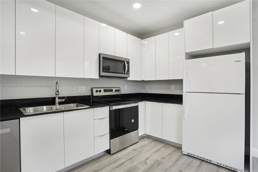 For Sale: $336,900 (3 beds, 2 baths, 1332 Square Feet)