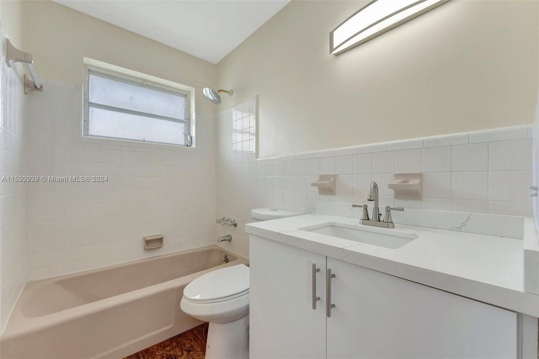 Active With Contract: $189,000 (1 beds, 1 baths, 678 Square Feet)