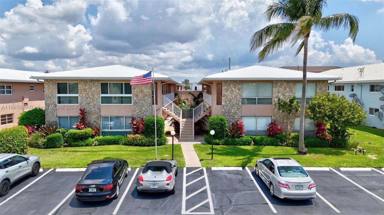 Active With Contract: $189,000 (1 beds, 1 baths, 678 Square Feet)