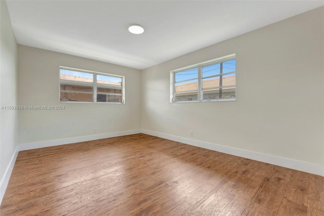 Active With Contract: $189,000 (1 beds, 1 baths, 678 Square Feet)