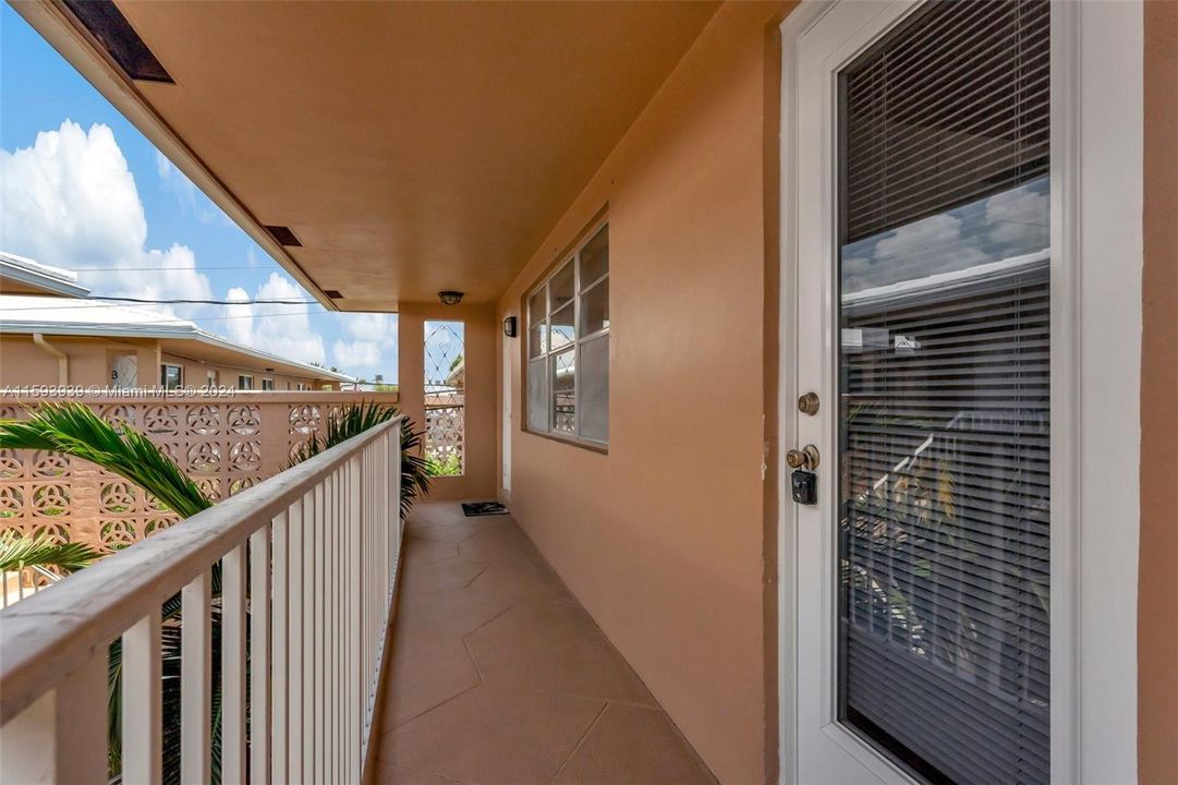 Active With Contract: $189,000 (1 beds, 1 baths, 678 Square Feet)