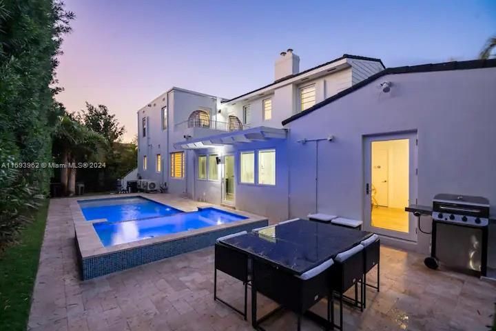 En Venta: $3,495,000 (6 camas, 4 baños, 2814 Pies cuadrados)