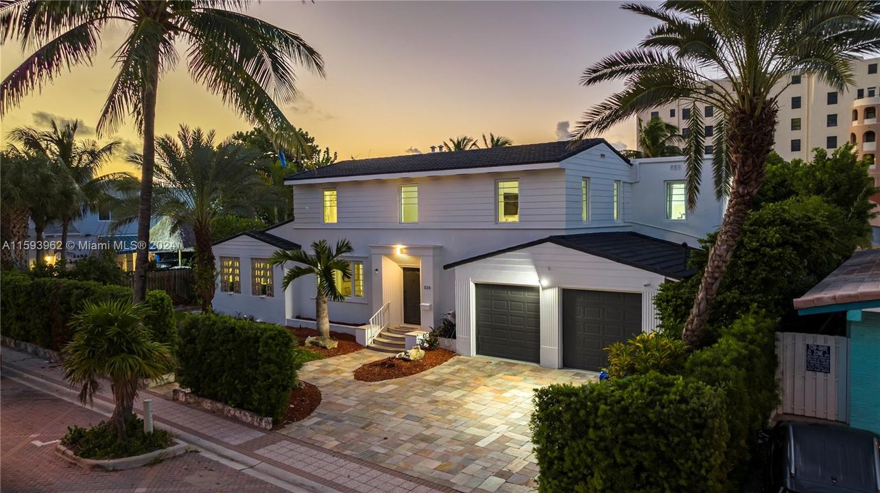 For Sale: $3,495,000 (6 beds, 4 baths, 2814 Square Feet)