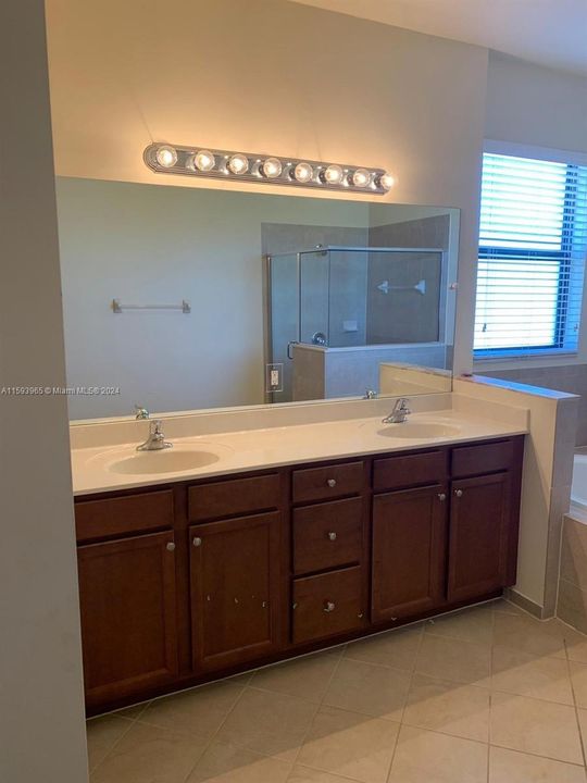 Active With Contract: $3,800 (4 beds, 2 baths, 2573 Square Feet)