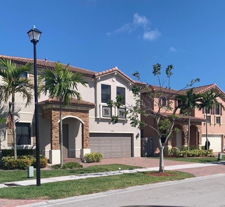 Active With Contract: $3,800 (4 beds, 2 baths, 2573 Square Feet)